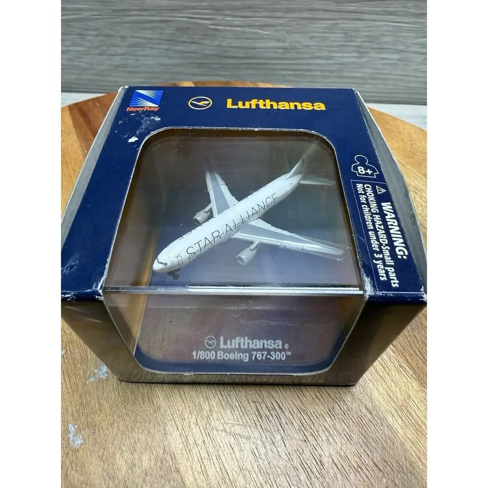 NewRay 1/800 Scale Lufthansa Boeing 767 - 300 Pop